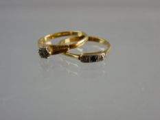 AN EIGHTEEN CARAT GOLD AND PLATINUM DRESS RING with an oblong band of centre sapphire and two tiny