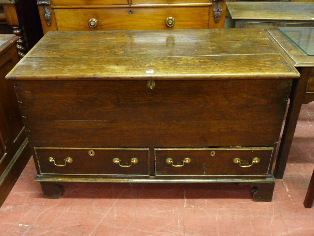 A WELL COLOURED ANTIQUE OAK MULE CHEST, the three plank top with bull nose moulding, opening to