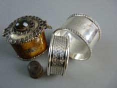 A PARCEL OF SMALL SILVER ETC to include two hallmarked napkin rings, a sterling silver thimble and