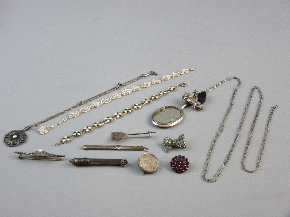 A PARCEL OF MIXED SILVER JEWELLERY including a miniature hand mirror with silver pig charm, 64