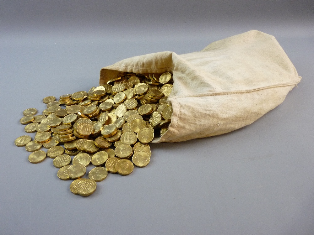 OVER 10kg OF UNCIRCULATED 1967 THREE PENNY BITS all in mint condition