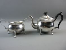 A MATCHING SILVER TEAPOT AND SUGAR BOWL having claw feet, Chester 1911, maker's George nathan and