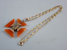 A NINE CARAT GOLD TWIST CURB TYPE CHAIN with a gold mounted agate pendant in the form of a George