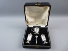 A CASED HALLMARKED SILVER THREE PIECE CONDIMENT SET with spoon, lidded urn shape, Birmingham 1953