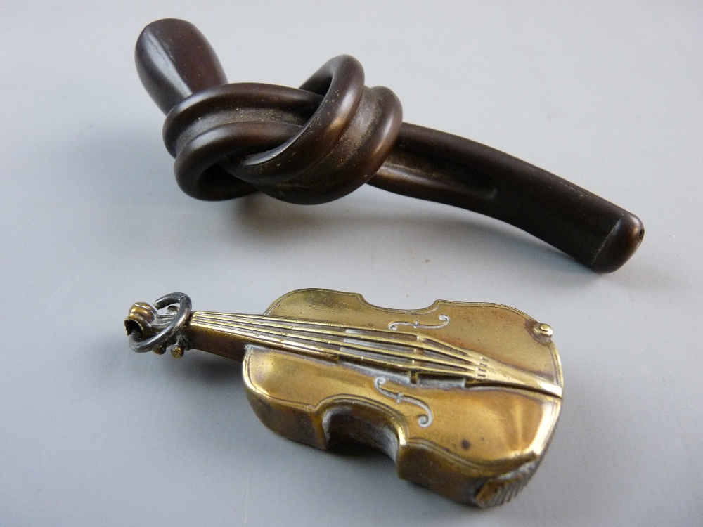 A BRASS VESTA in the form of a violin or cello and a looped and twisted horn cheroot holder