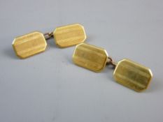 A PAIR OF EIGHTEEN CARAT GOLD OBLONG CUFFLINKS, each with canted corners, 11.5 grms