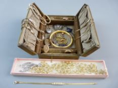 A VINTAGE JEWELLERY BOX AND CONTENTS to include nine carat gold (approximately 20 grms), enamel