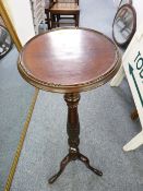 AN EDWARDIAN MAHOGANY TRAY TOP STAND with carved and turned column on a tripod base, 108 cms high,
