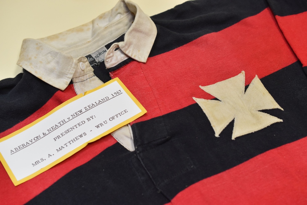 AN ABERAVON & NEATH RUGBY UNION JERSEY ASSUMED MATCH WORN V NEW ZEALAND 1963, played at Port Talbot, - Image 2 of 3