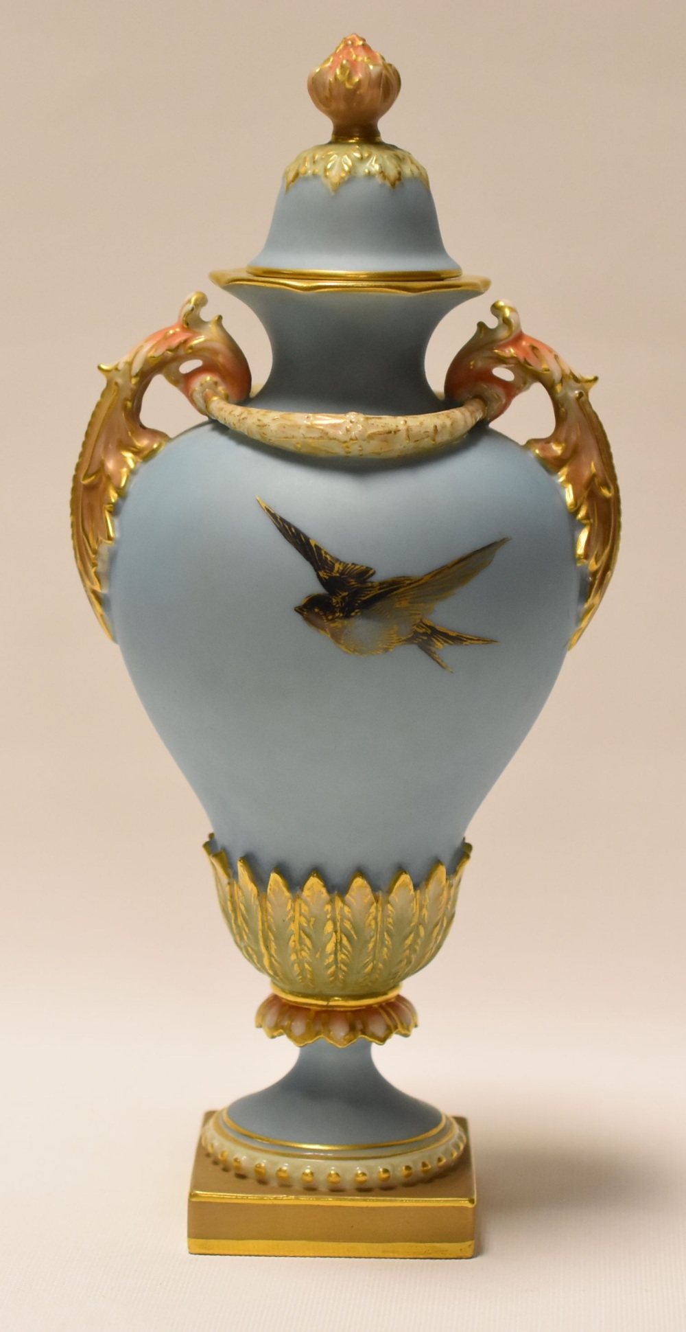 A ROYAL WORCESTER VASE DECORATED BY CHARLES BALDWYN with cover and painted with four swans in flight - Image 2 of 2