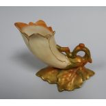 A SMALL ROYAL WORCESTER HORN OF PLENTY, shape No.G891 with leaf base, date mark for 1919, 8cms high