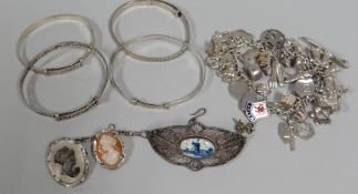 A PARCEL OF MIXED SILVER JEWELLERY INCLUDING CHARM BRACELET