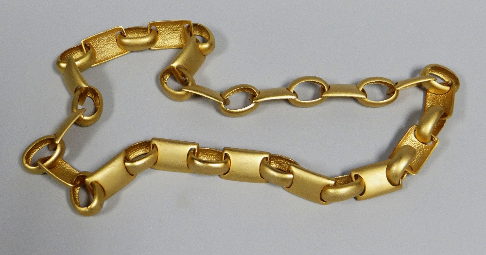 AN ALEXIS KIRK (1936-2010) DESIGNED YELLOW METAL LARGE LINK NECKLACE