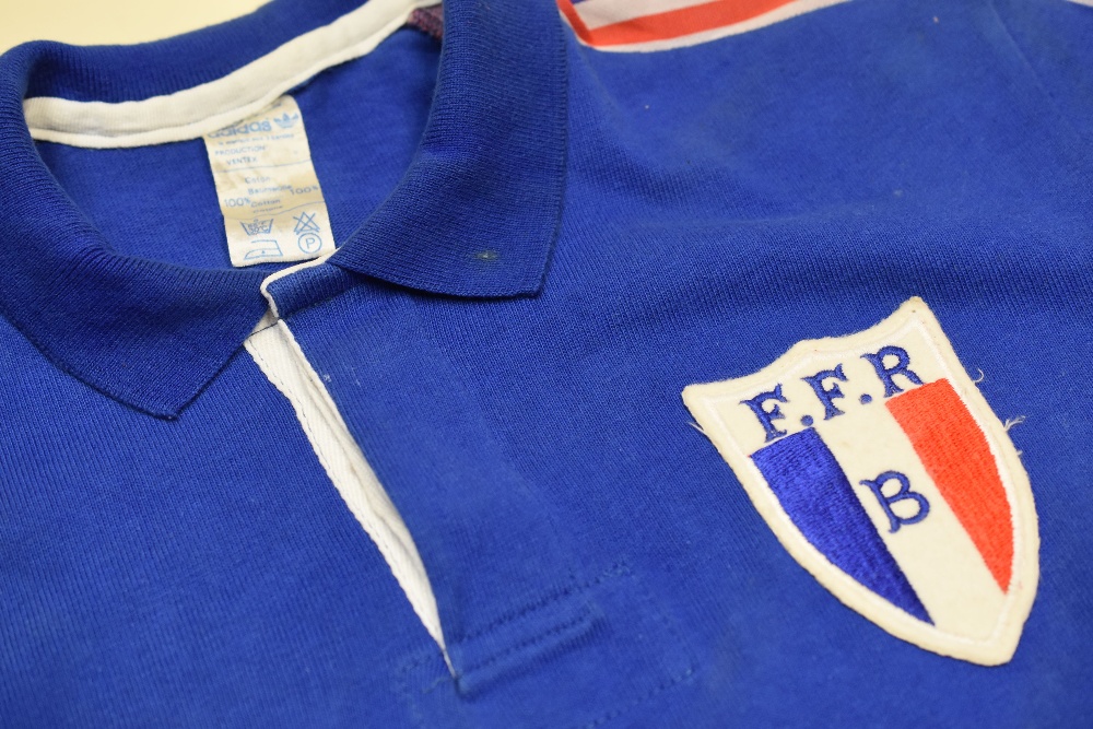 A FRANCE INTERNATIONAL 'B' TEAM RUGBY UNION JERSEY, bearing felt pressed No.13 to reverse and felt - Image 2 of 3