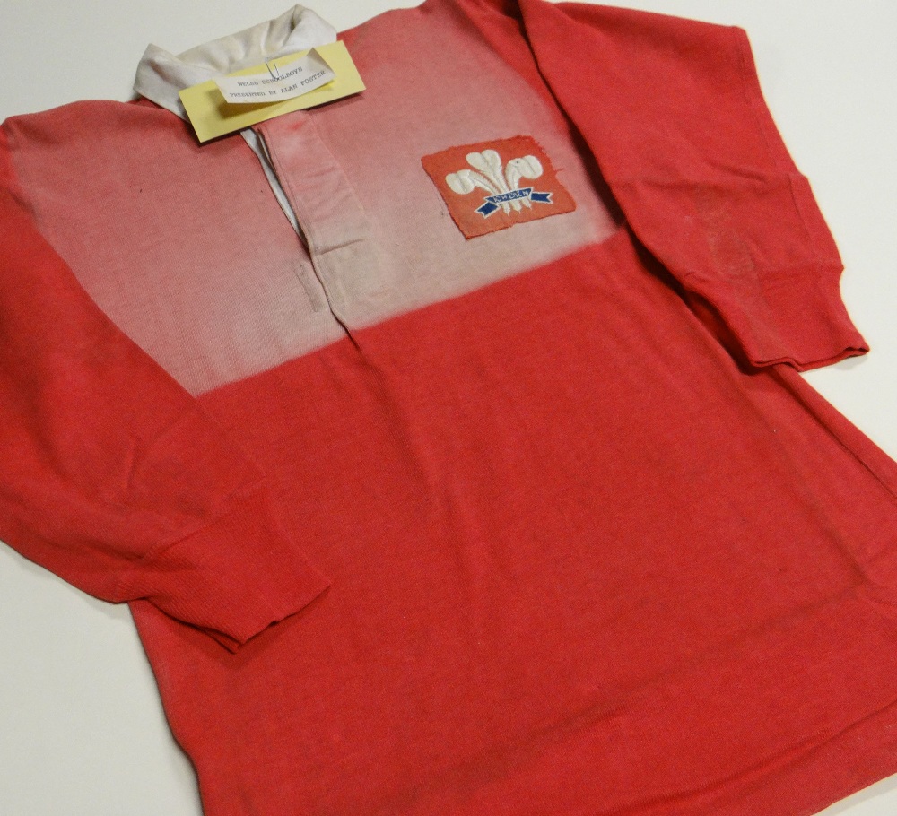 A WALES MATCH-WORN INTERNATIONAL SCHOOLBOYS JERSEY the breast with stitched panel felt badge and