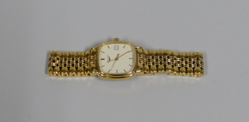 A LONGINES GRANDES CLASSIQUES 18KT LADIES WRISTWATCH with rounded square dial containing date
