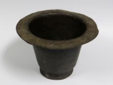 A PEWTER CHAMBER POT IN THE FORM OF A WELSH HAT, 12cms diam