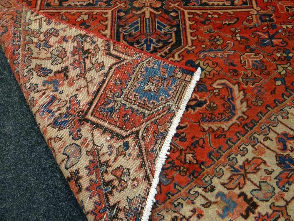 A LARGE PERSIAN TABRIZ VILLAGE RUG with traditional design, 273 x 170cms - Image 3 of 3