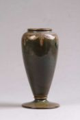 Lithyalin-Vase.Um 1900. Braungrün geäderte, marmorierte Glasmasse. Breiter Stand, keulenförmige