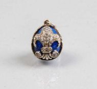 Anhänger."Russisches Ei", in der Art von Fabergé, gefertigt aus 925 Sterlingsilber, königsblau