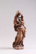 Madonna mit Kind.Italien, 20. Jh. Holz, vollrund geschnitzt. H: 53,5 cm. Min. besch. 20.00 % buyer's
