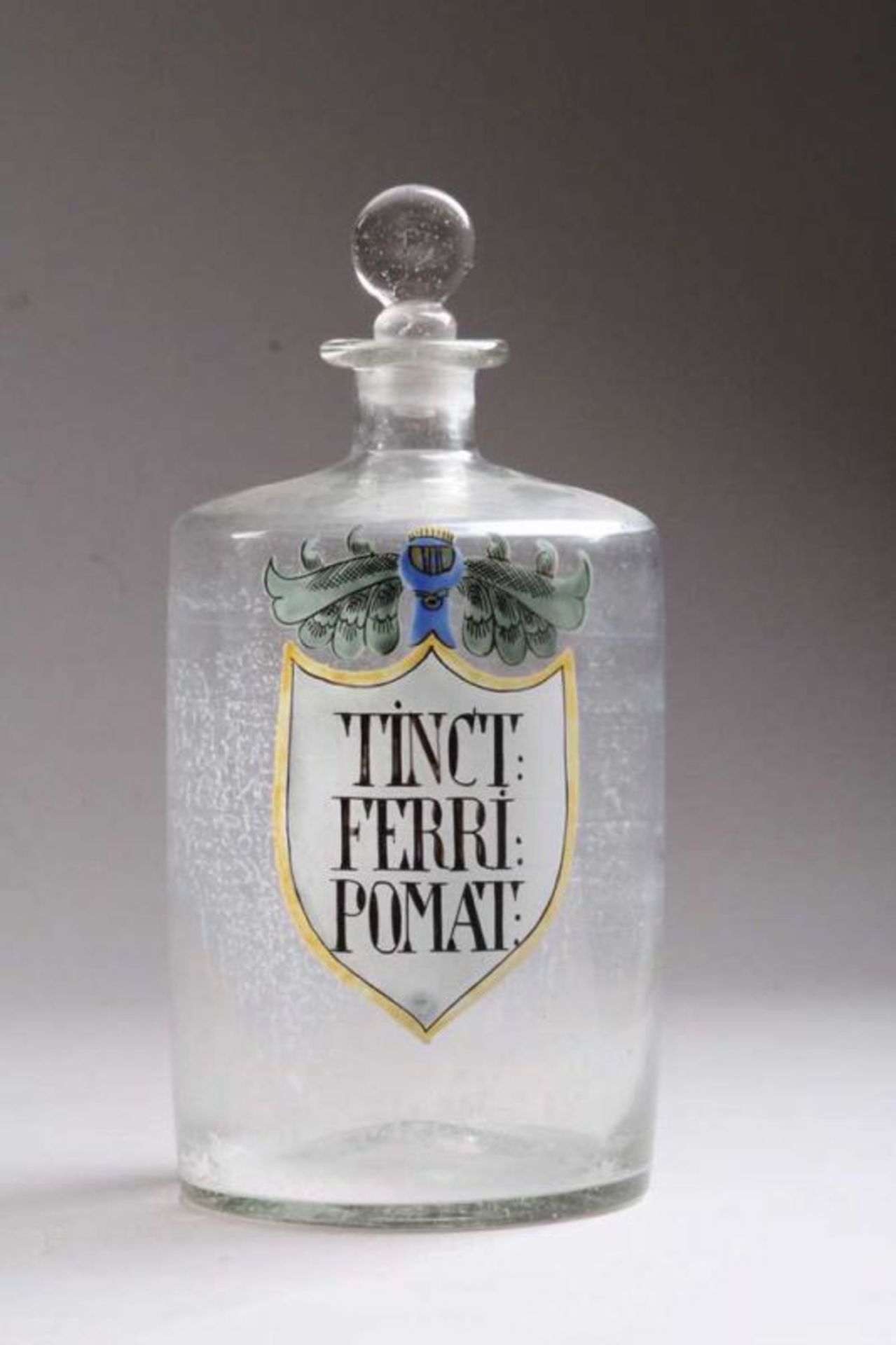 Apothekerflasche.18. Jh. Farbloses, mundgeblasenes Glas, mit Abriss und Stöppel. Frontal