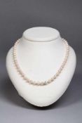 Akoya - Perlenkette.Verschluss Silber 835. L: 44 cm.