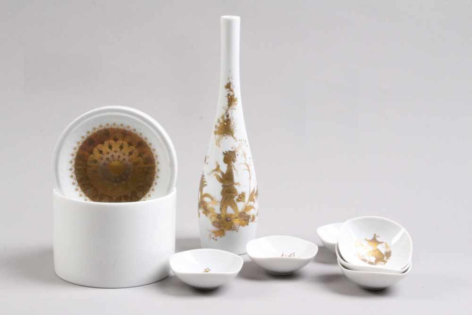 Konvolut.Rosenthal. Design u.a. Björn Wiinblad. Vase, sechs Anbietschälchen und Deckeldose. H: bis