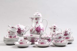 Kaffee- Teeservice für 12 Personen.Limbach, um 1790. Reliefdekor gebrochener Stab, Ährendekor und