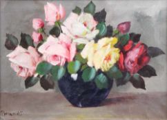 Zwei Blumenstillleben.Brandt, 20. Jh. Rosen in blauer Vase, sowie Küspert, 20. Jh. Enzianstrauß