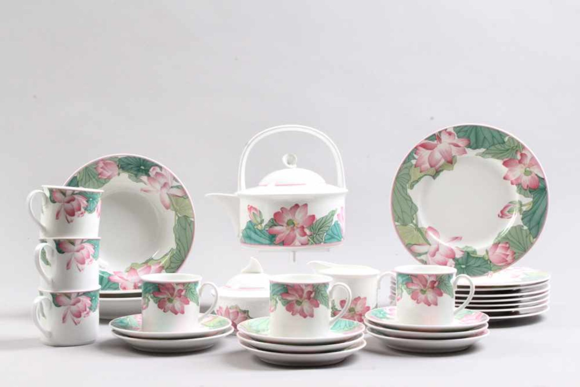 Teeservice.Villeroy & Boch Modell Jade. 21-teilig, bestehend aus Teekanne, Zuckerdose,