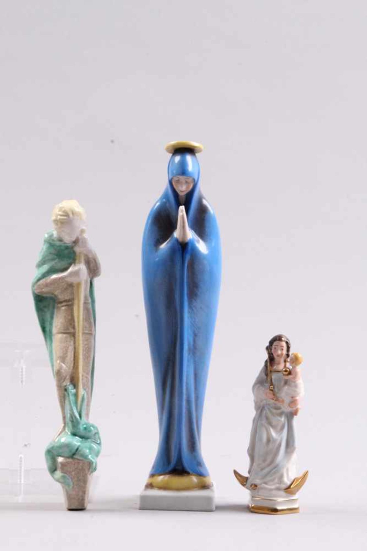 Porzellanfigur.Goebel 1935 - 1937. Madonna, farbig dekoriert. Modell HM 1(?)87. Grüne