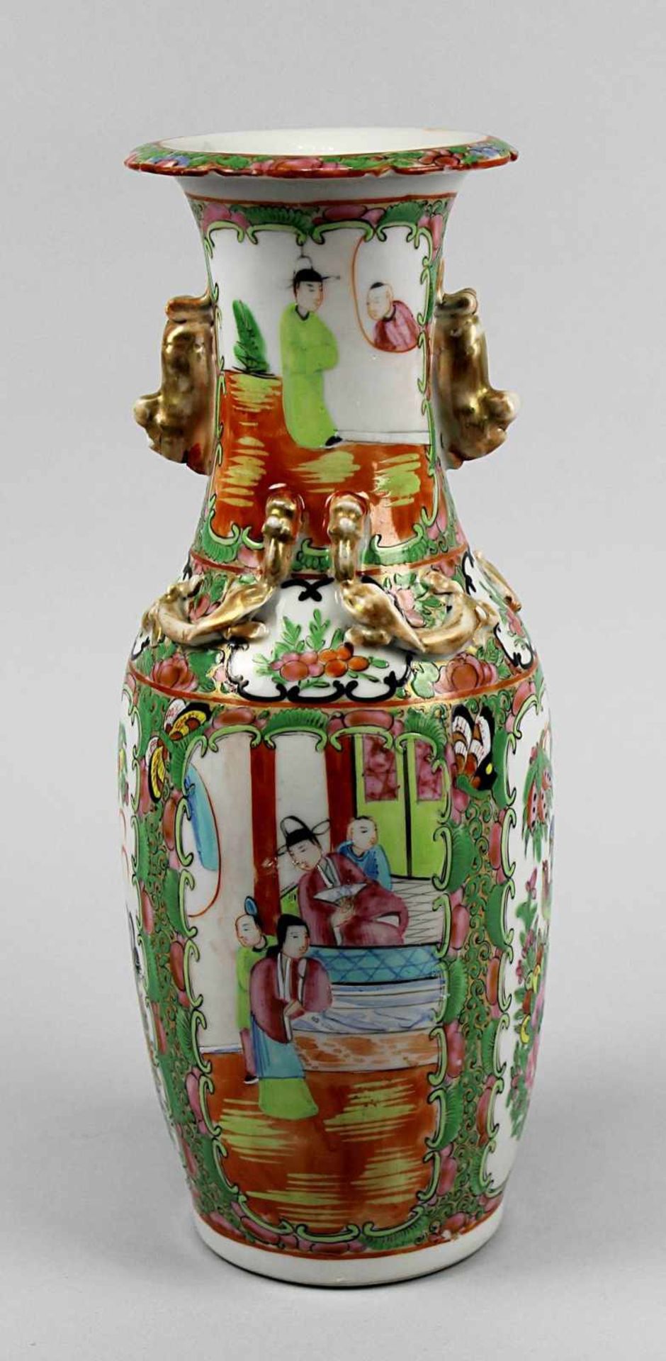 Famille Verte Vase, China Ende 19.Jh. Porzellan farbig staffiert. Höhe 30,5cm. 597-040