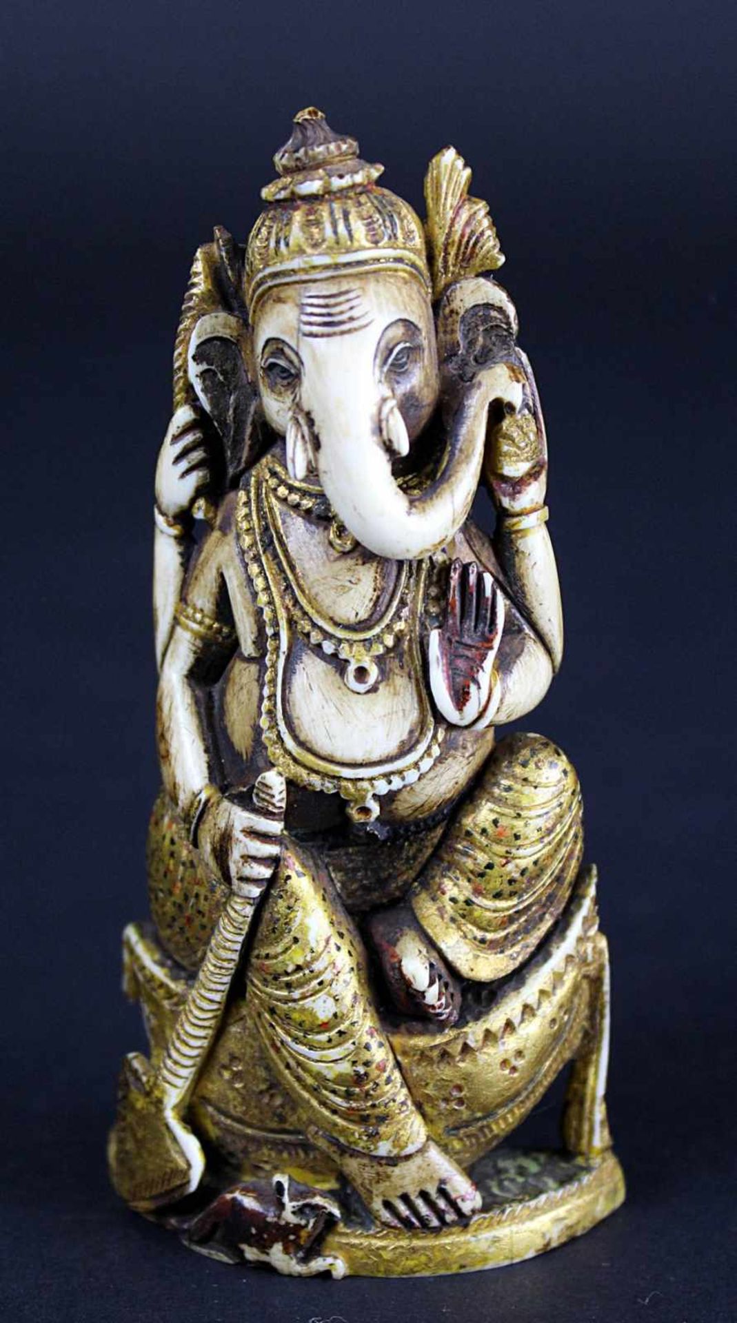 Elfenbein Ganesha, Indien 19.Jh. Fein geschnitzte Elefantengottheit mit Ratte, partiell vergoldet.