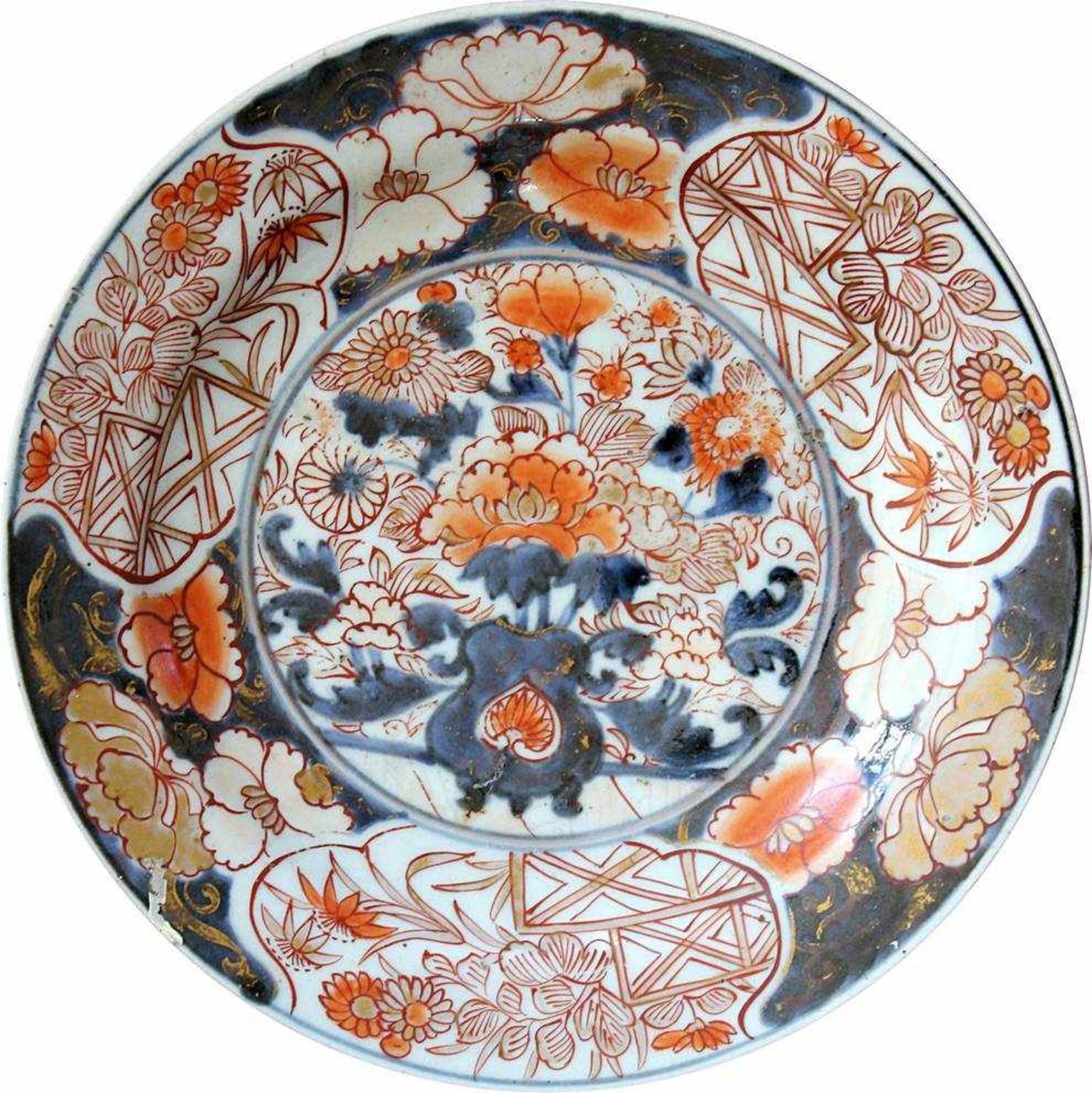 Imari-Teller, Japan um 1890. Porzellan mit rot-blauer Bemalung. Im Boden Glasurriss. Durchmesser