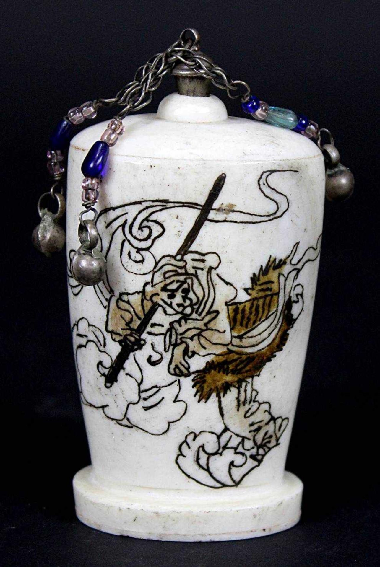 Snuffbottle China. Bein mit gemaltem Tiger. Metallstopfen. Höhe 9cm. 497-015