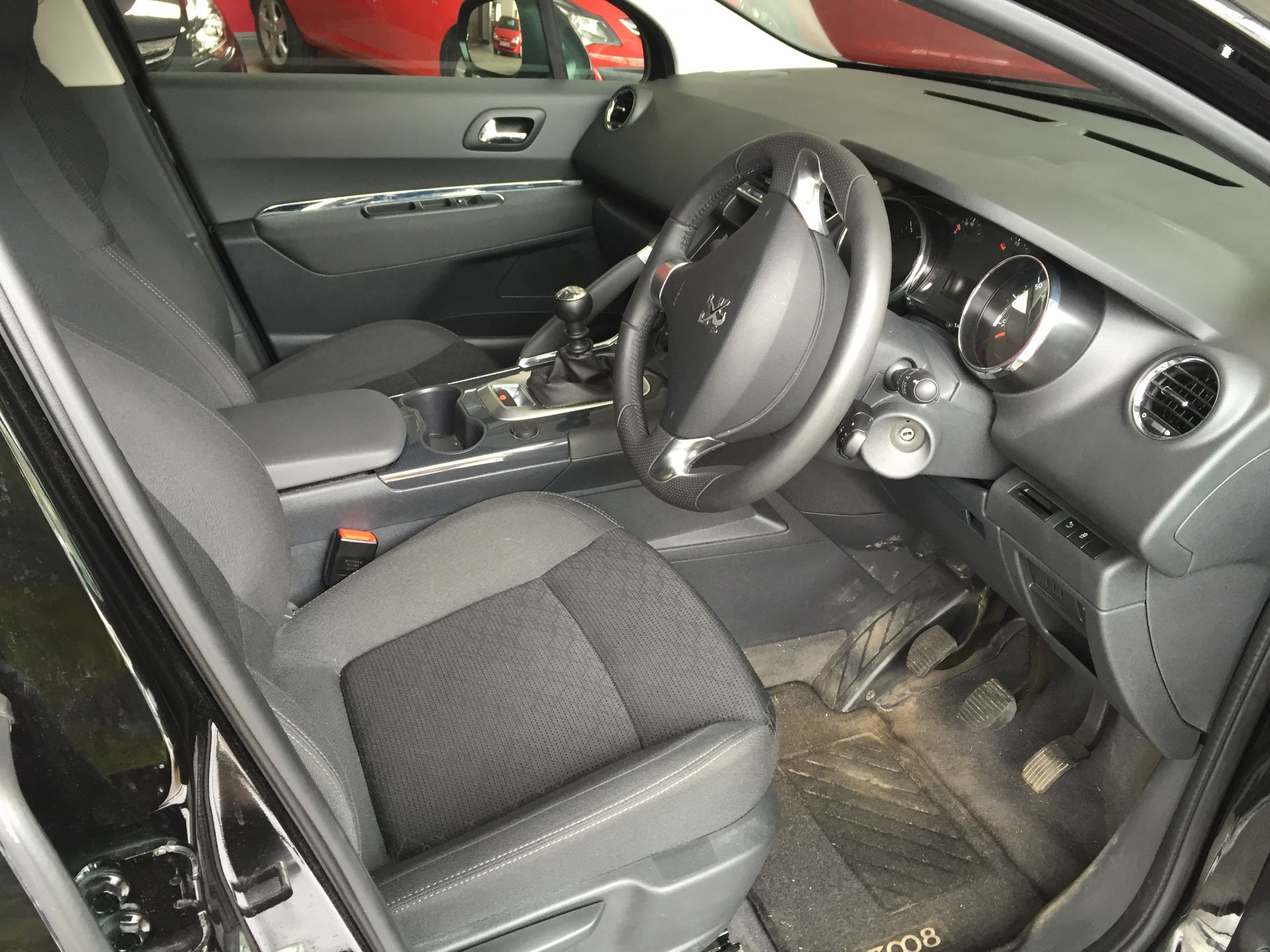 Peugeot 3008 Active HDI 5 Door Hatchback Date First Registered: 30/06/2015 Registration: YF15 NNA - Image 4 of 5