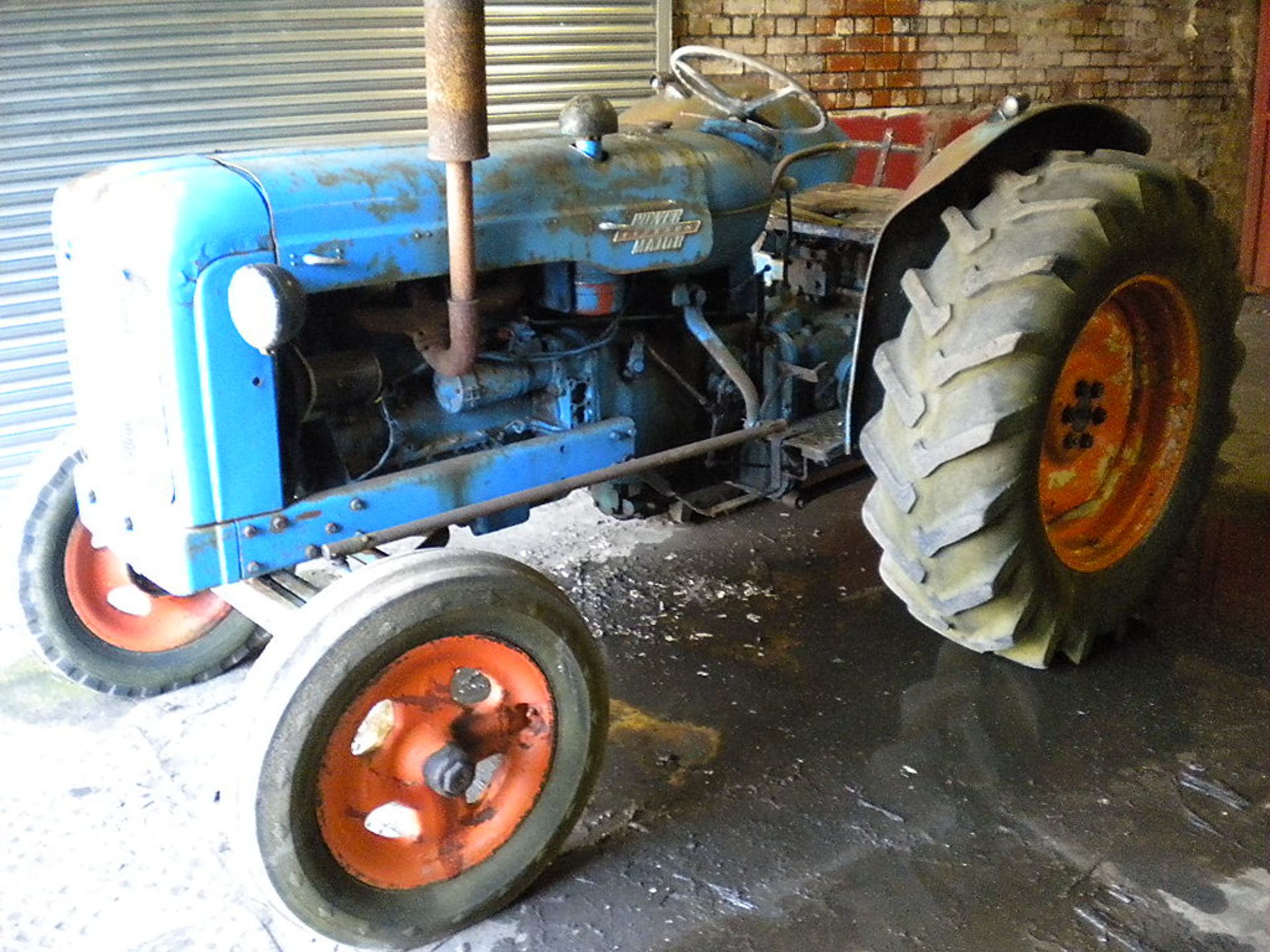 Fordson POWER MAJOR 2WD AGRICULTURAL TRACTOR, indicated hours 6868 (at time of listing) (this lot is - Image 3 of 9