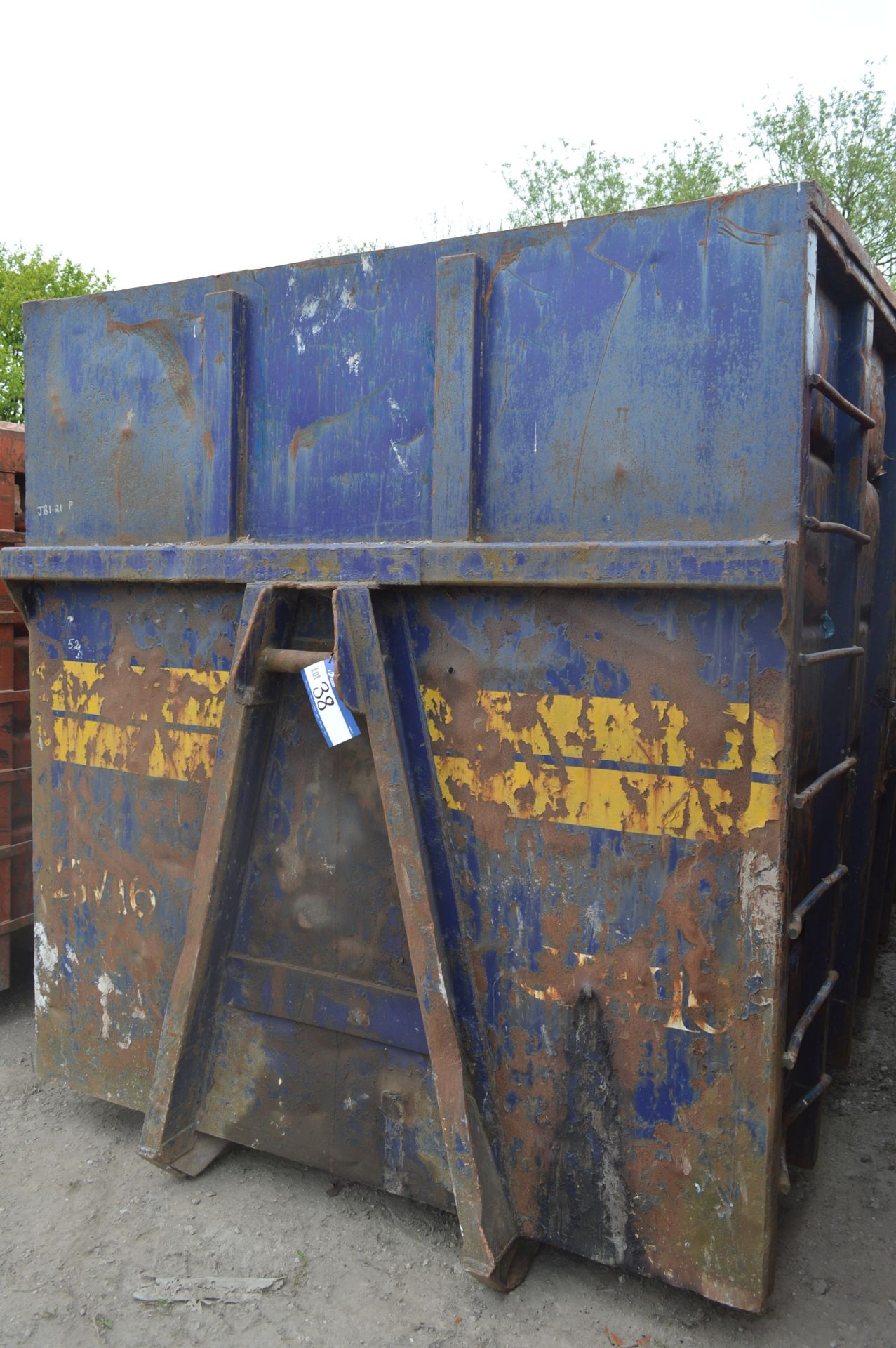 Big Hook RoRo Skip/ Bin, approx. 19ft x 8ft deep (this lot is located at Crimble Mill, Crimble Lane,