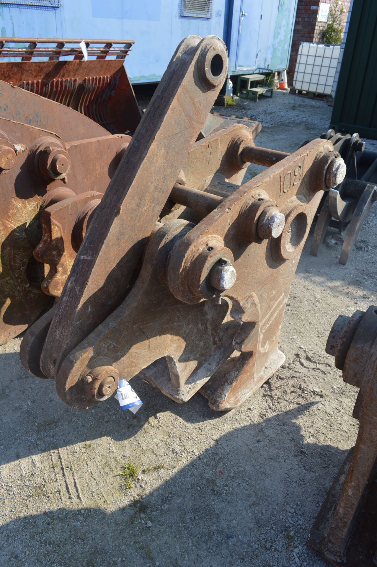 20/ 30t Excavator Muncher, approx. 80/ 90mm dia. pins x 300mm x 500mm centres (plant no. 108) (