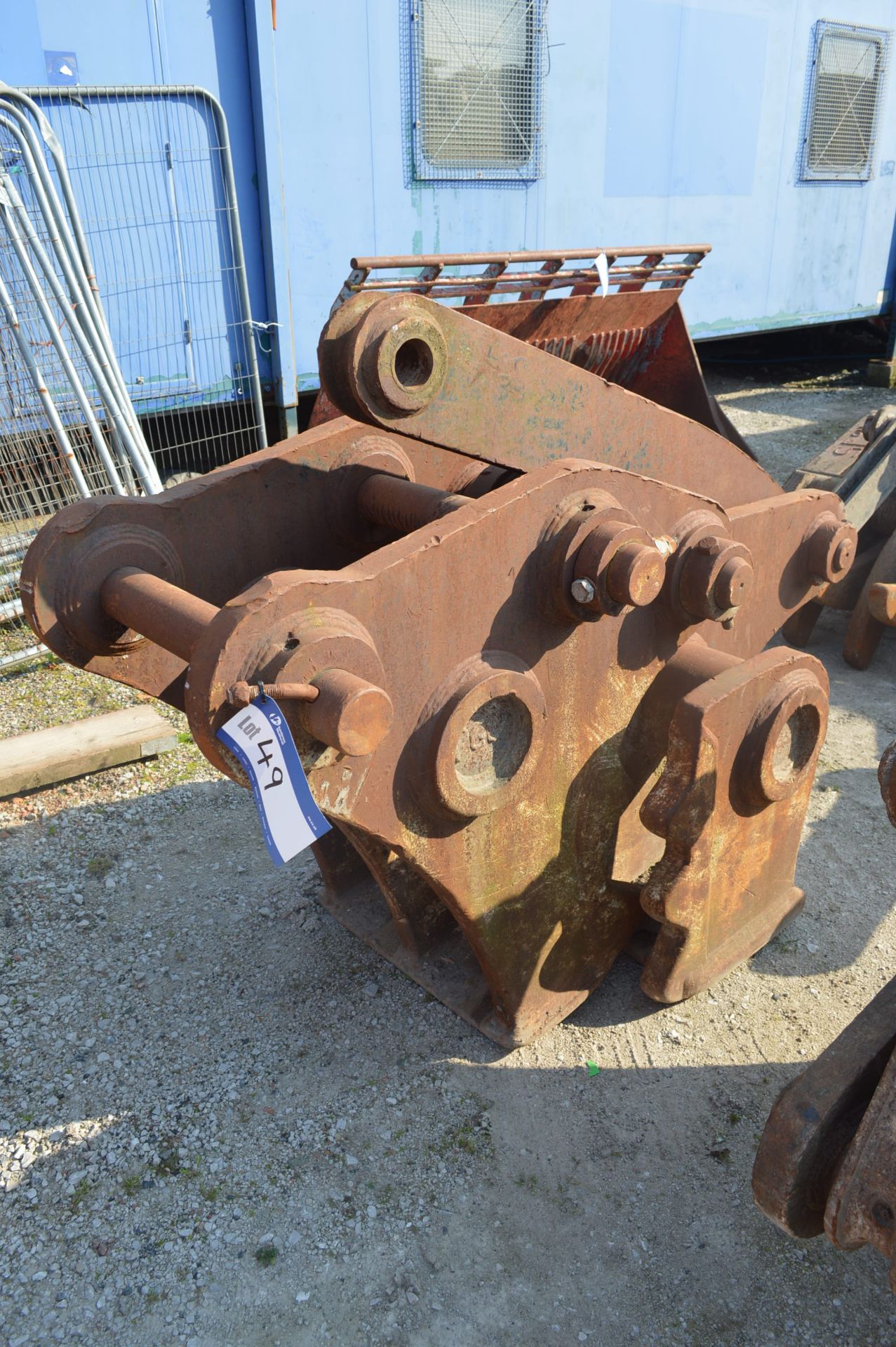 45t EXCAVATOR MUNCHER, approx. 100mm dia. pins x 480mm x 570mm centres (plant no. 110) (this lot