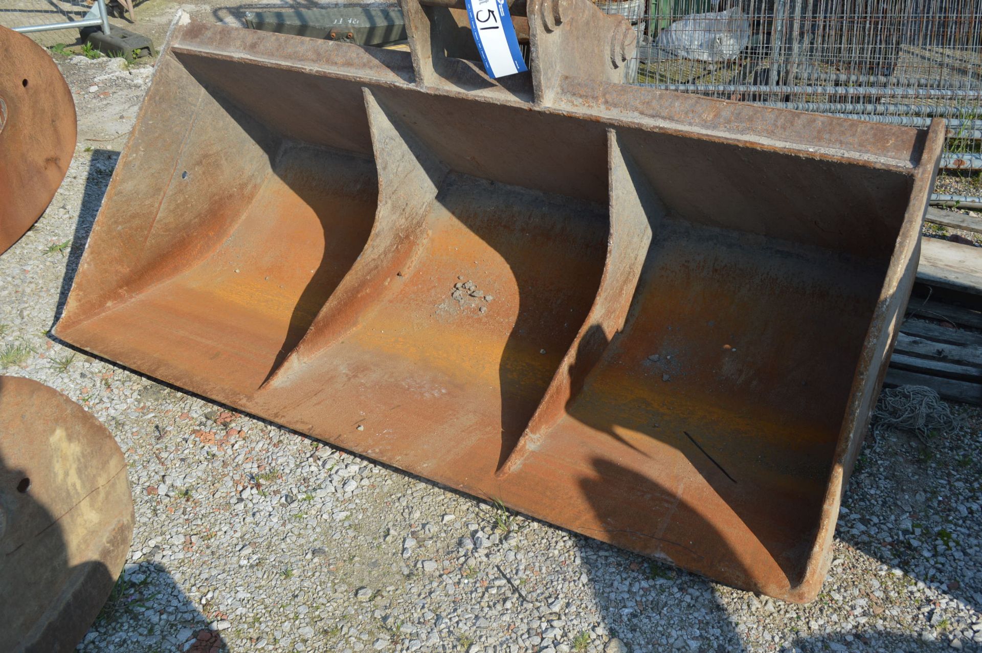 20t Ditching Bucket, 2090mm wide (this lot is located at Collop Gate Farm, Heywood)