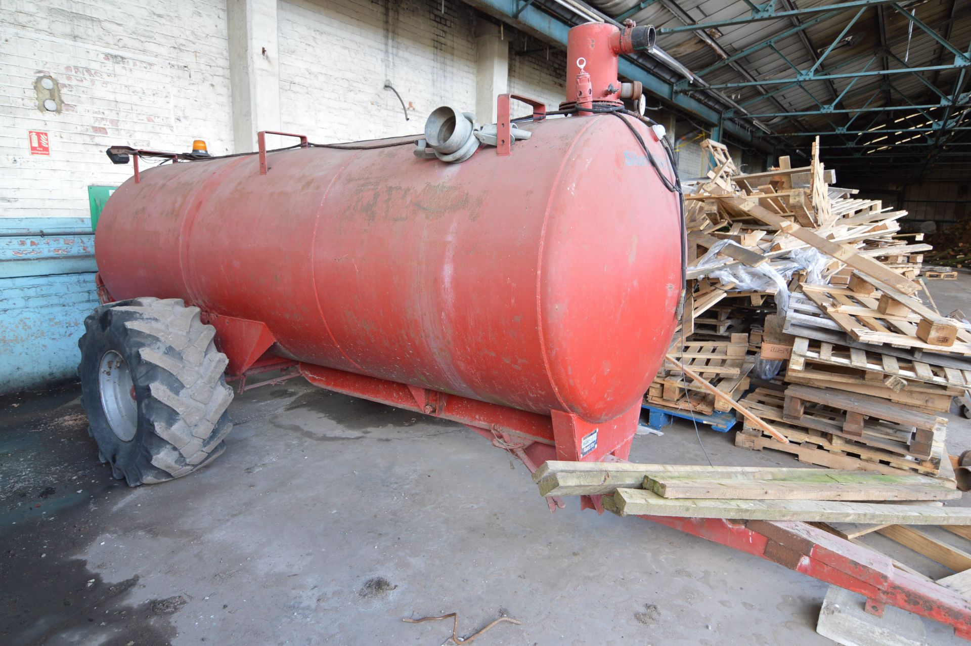 Major SLURRY-VAC 1300 BOWSER, serial no. SV523, 1.4m dia. x 4m long on tank (no vacuum) (this lot is - Image 5 of 6