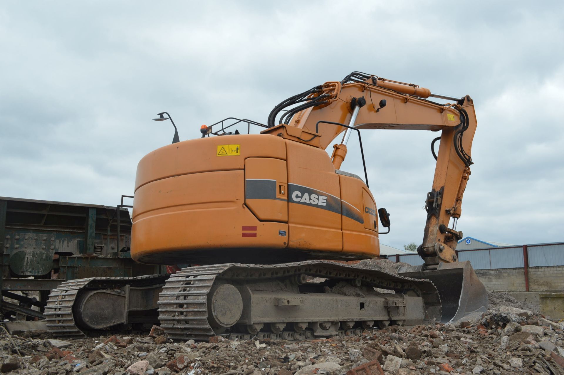 Case CX225SR ZERO TAIL SWING TRACKED EXCAVATOR, serial no. DCH22U0163, year of manufacture 2004, - Image 3 of 6