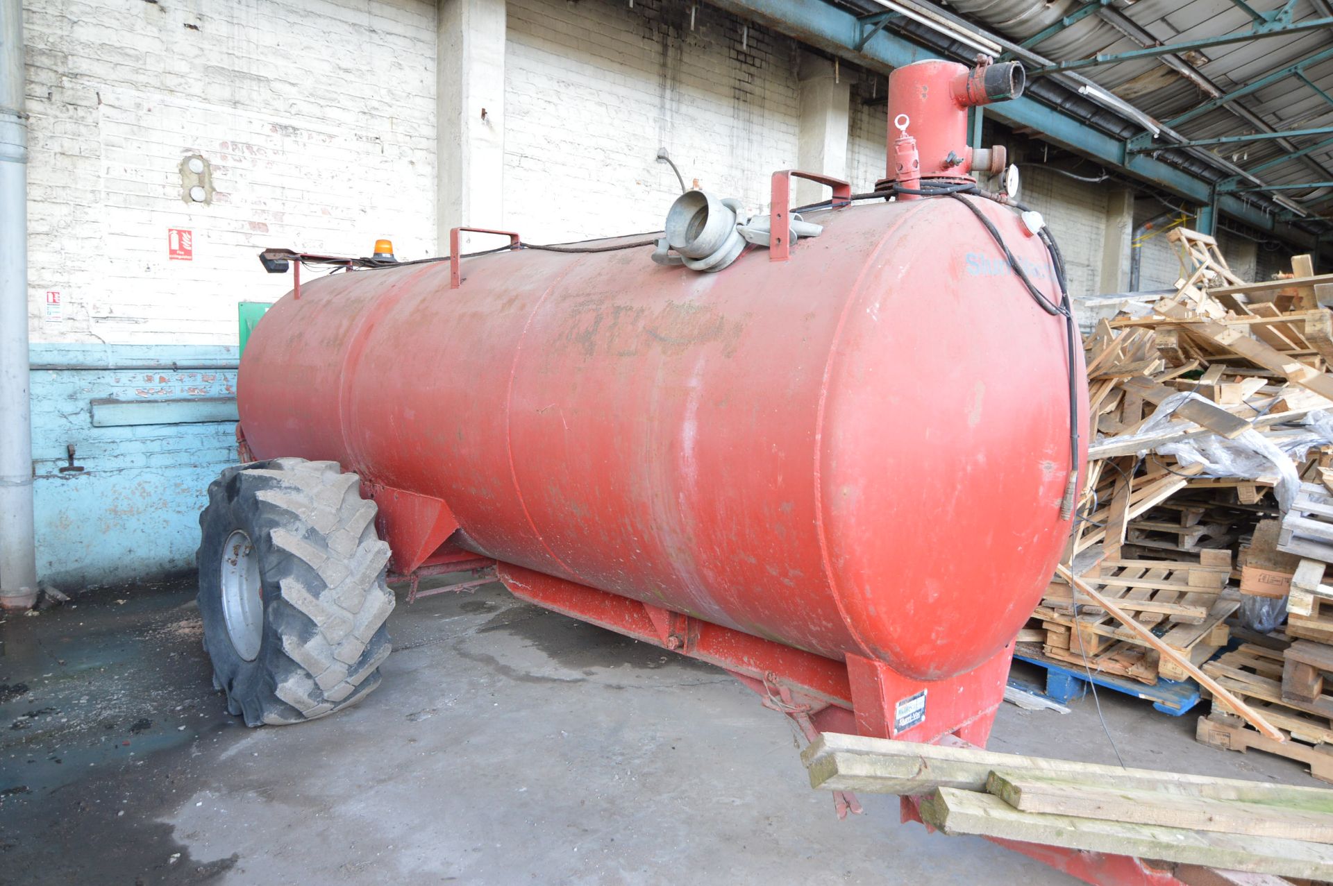 Major SLURRY-VAC 1300 BOWSER, serial no. SV523, 1.4m dia. x 4m long on tank (no vacuum) (this lot is - Image 6 of 6