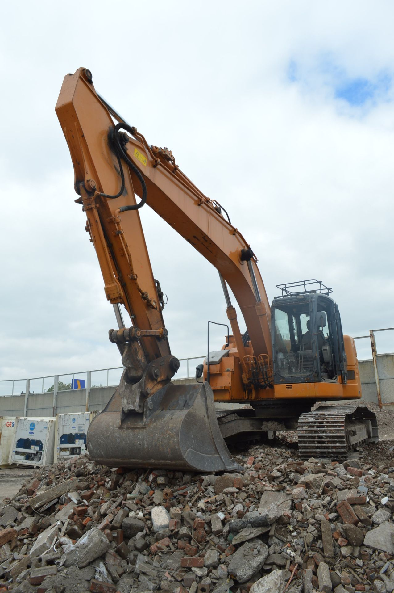 Case CX225SR ZERO TAIL SWING TRACKED EXCAVATOR, serial no. DCH22U0163, year of manufacture 2004, - Image 2 of 6