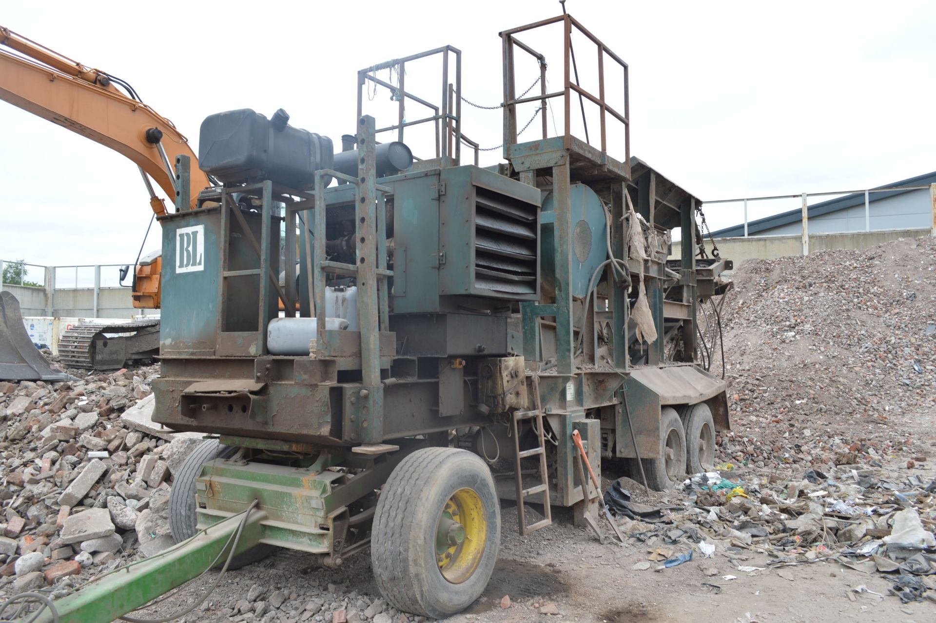 Brown Lenox TRAILER MOUNTED 30 x 18 MOBILE CRUSHER, serial no. SL93018S6V P009094, with Kue-Ken 30 x - Image 2 of 10