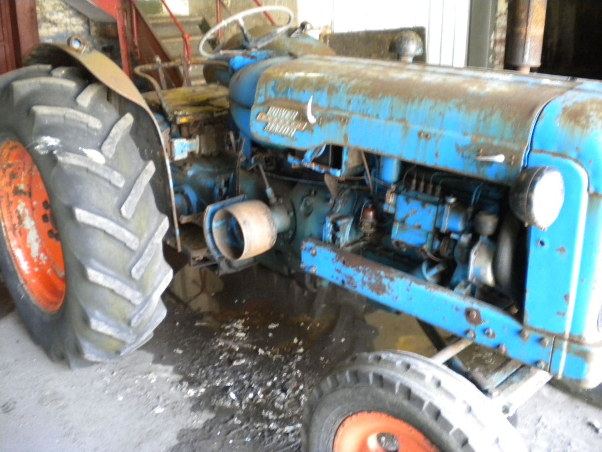 Fordson POWER MAJOR 2WD AGRICULTURAL TRACTOR, indicated hours 6868 (at time of listing) (this lot is - Image 5 of 9