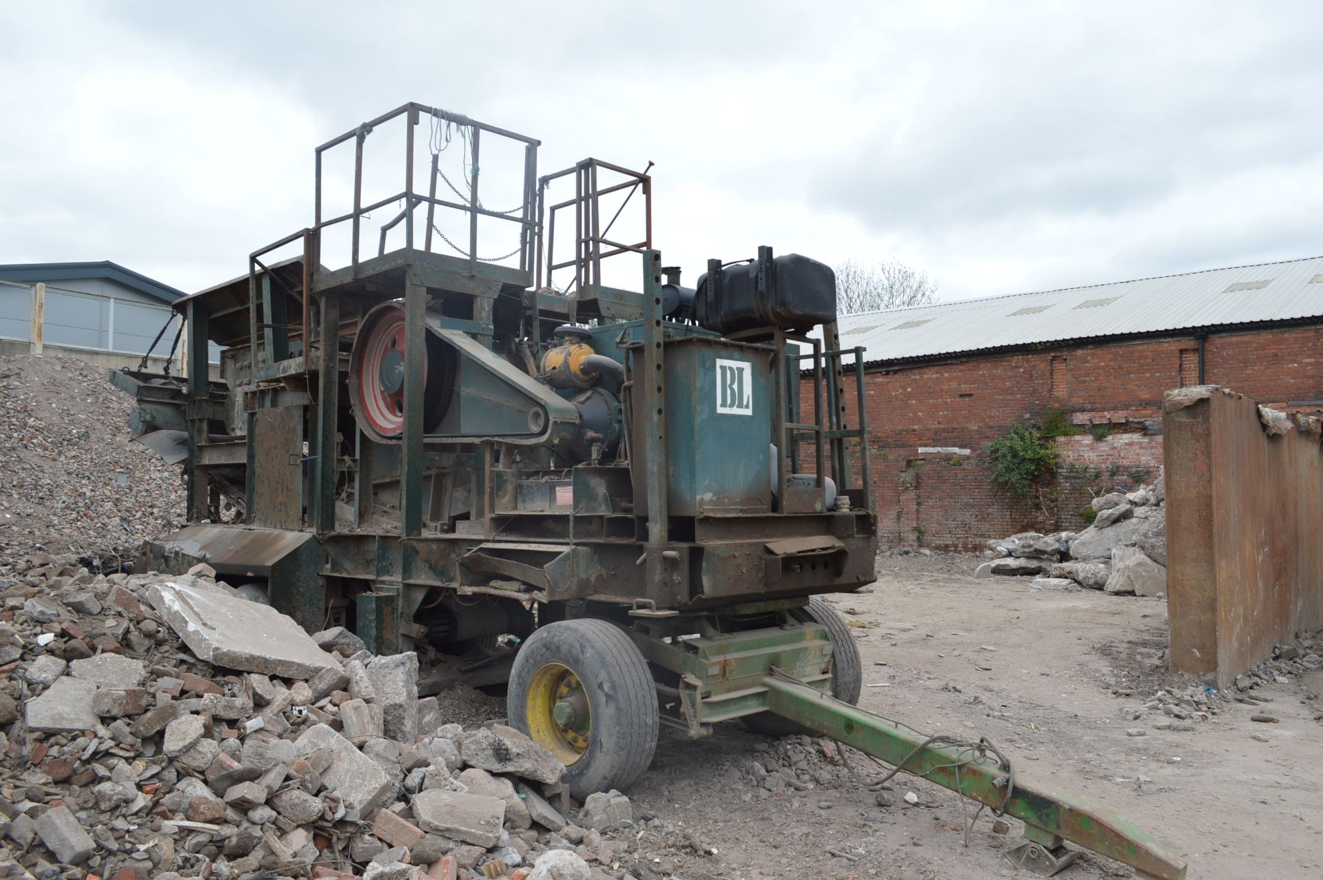 Brown Lenox TRAILER MOUNTED 30 x 18 MOBILE CRUSHER, serial no. SL93018S6V P009094, with Kue-Ken 30 x