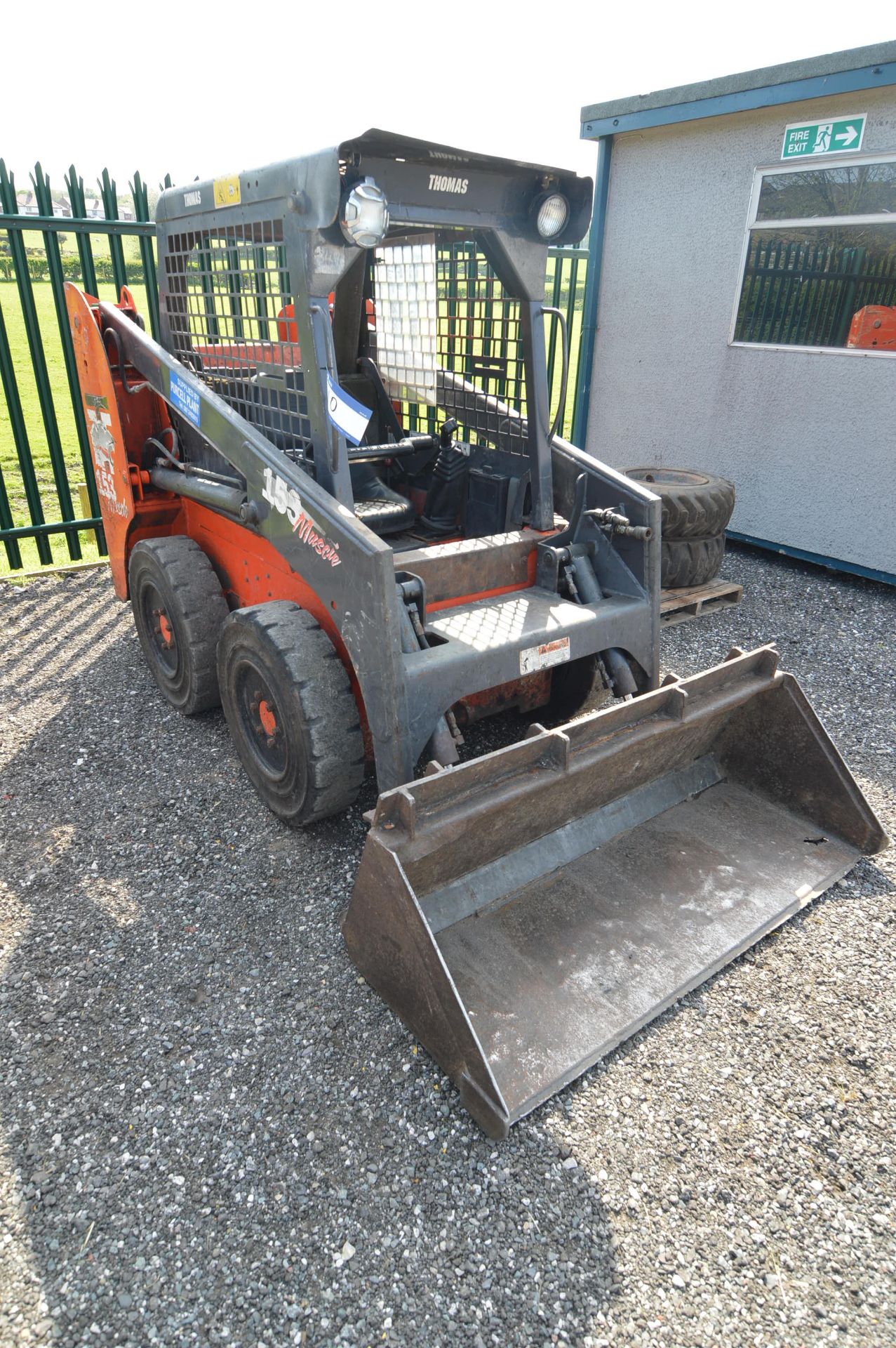 Thomas 153 MUSCLE SKID STEER LOADER, serial no. LN002672, year of manufacture 2003, 2504kg max.